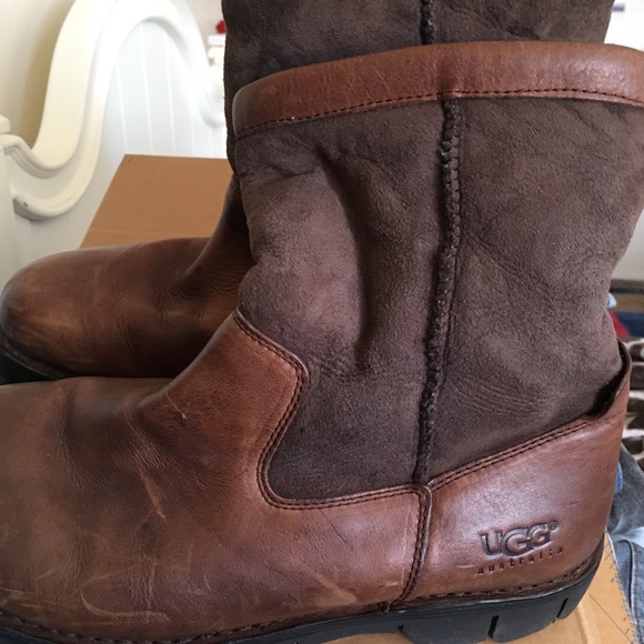 UGG AUSTRALIAN BOOTS - Picture 2 of 4